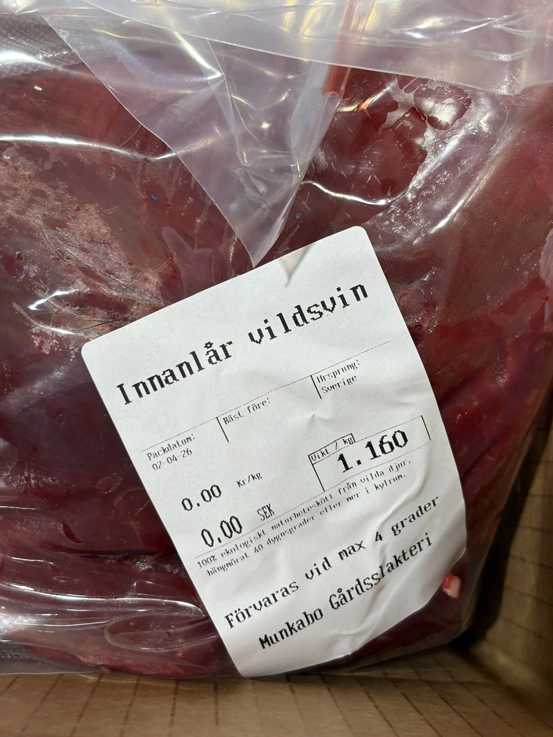 Vakuumpackat kött märkt med Munkabo Kött